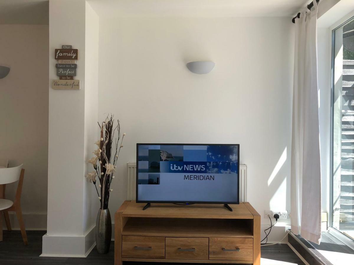 Bournemouth Hot Tub & Sauna Holiday Let Exterior photo